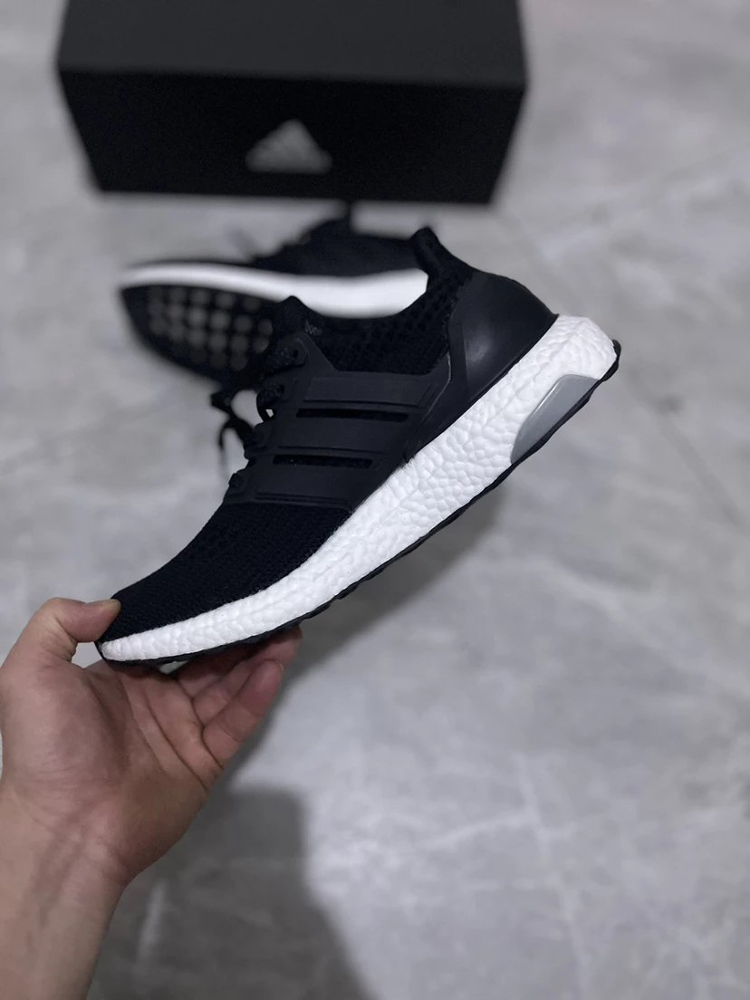 巴斯夫 真爆Ultraboost40 跑步鞋 黑白 4