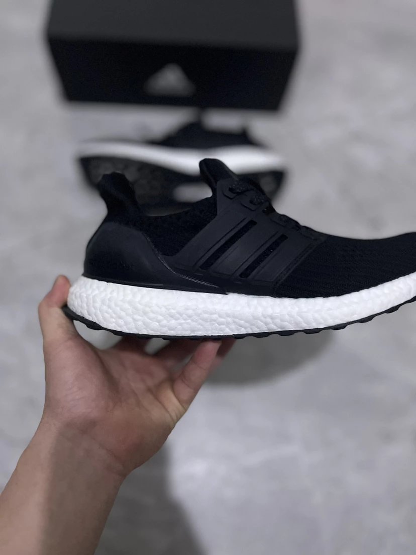 巴斯夫 真爆Ultraboost40 跑步鞋 黑白 6