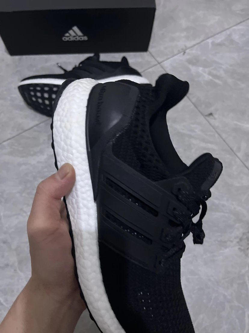 巴斯夫 真爆Ultraboost40 跑步鞋 黑白 9