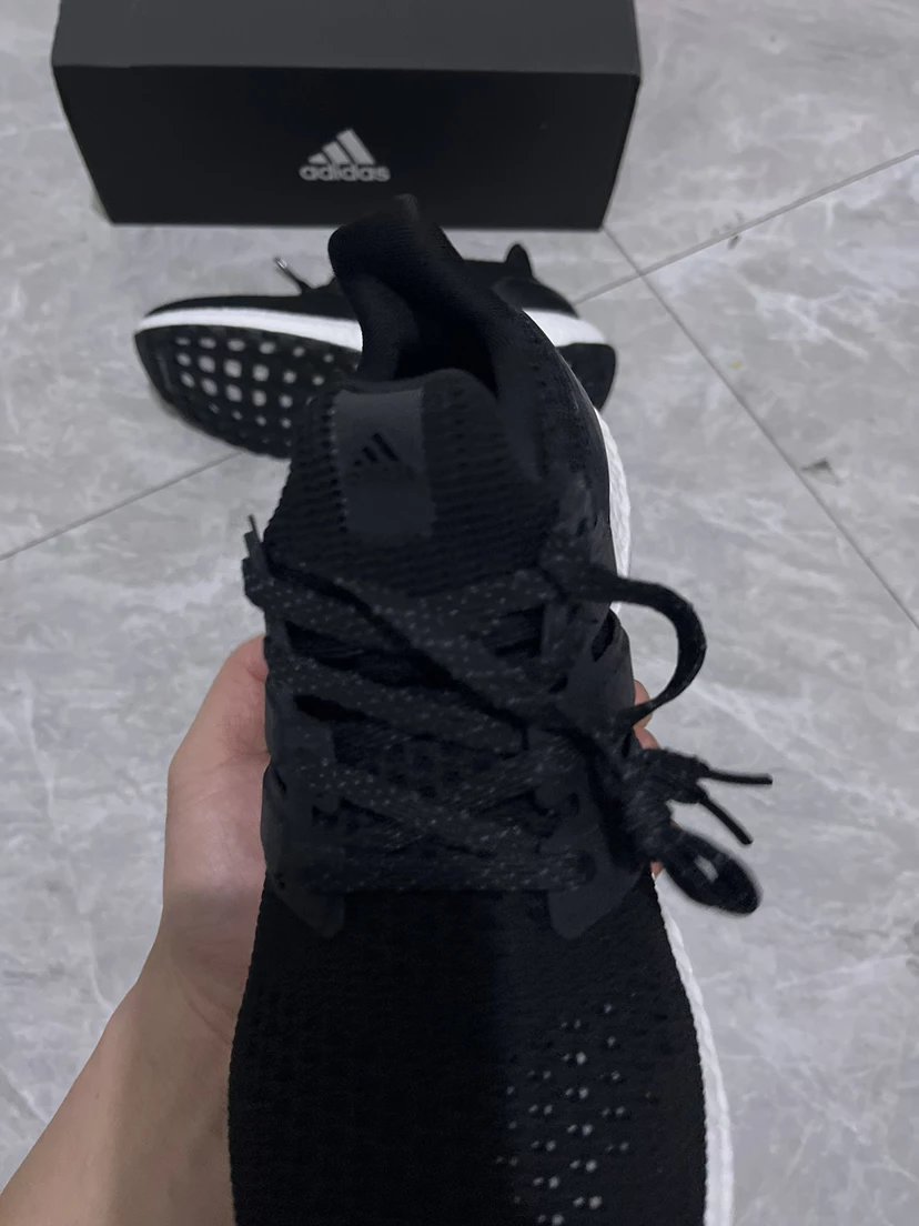 巴斯夫 真爆Ultraboost40 跑步鞋 黑白 10