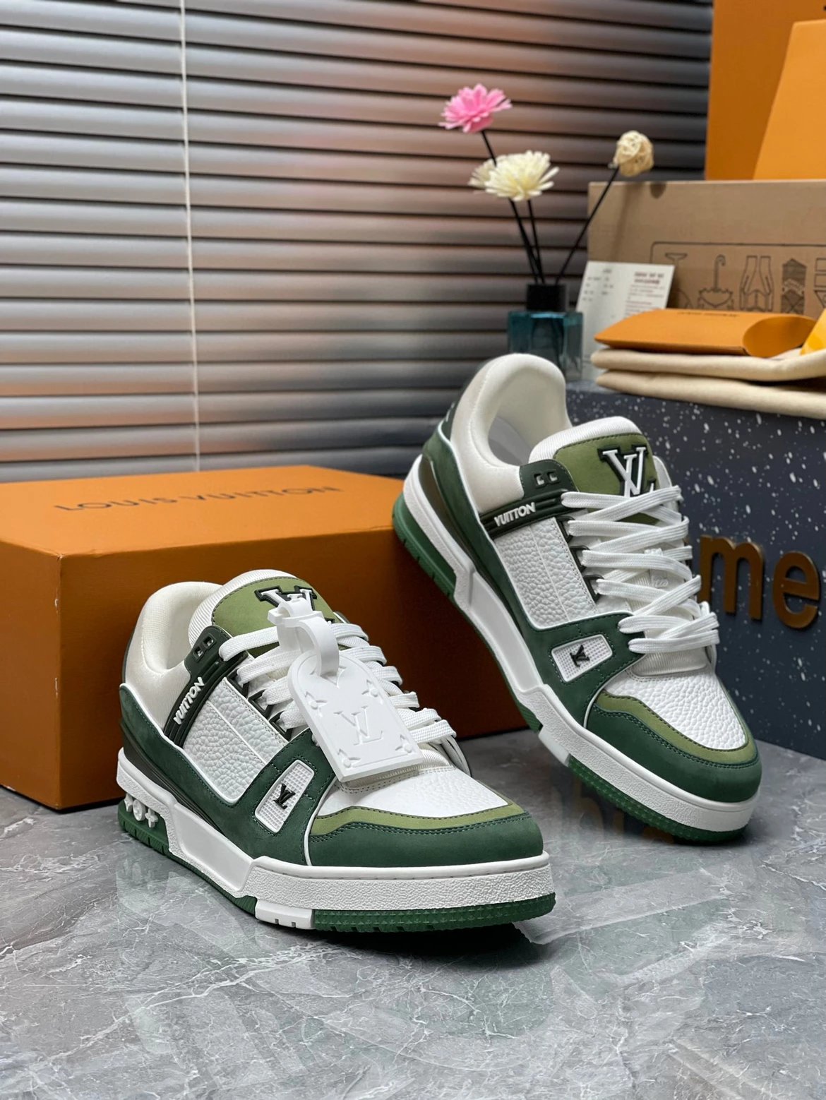 Lujia Men's Low-Top Lace-Up Sneakers, Spring Edition, Genuine Leather Upper with Mesh Lining, True to Size, High Quality, Couples Style