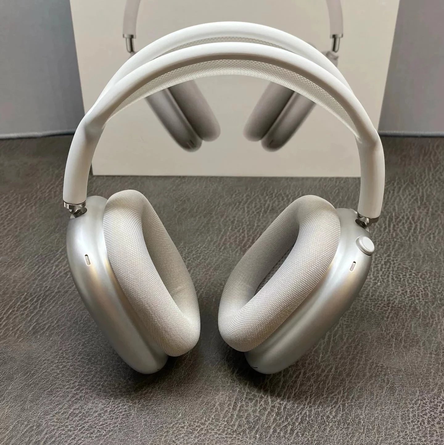 a max(white)