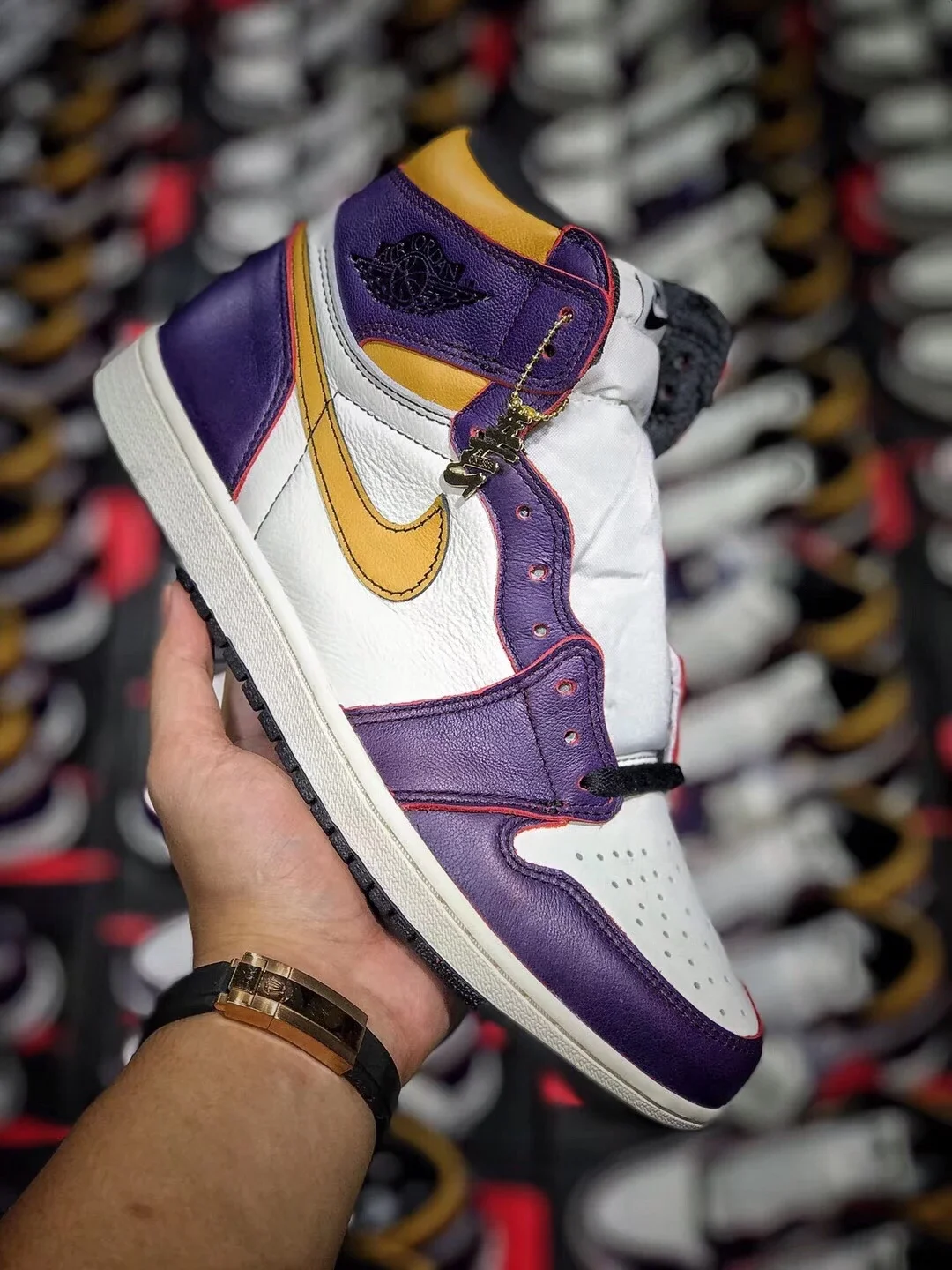 Aj1 x nike sb lakers hotsell