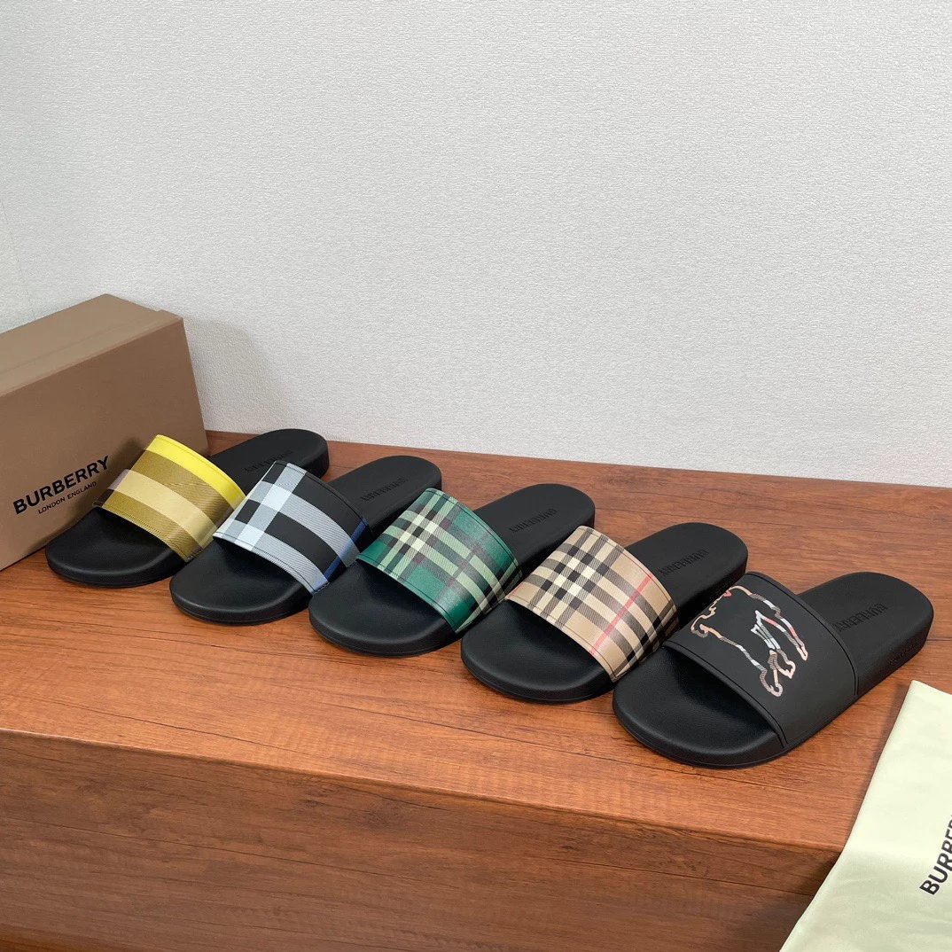 Free Shipping Channel Goods 2024 Summer New Burberry Knight Warrior Horse and Grid Pattern Cool Dragging Men's Slippers Sandals One Line Dragging