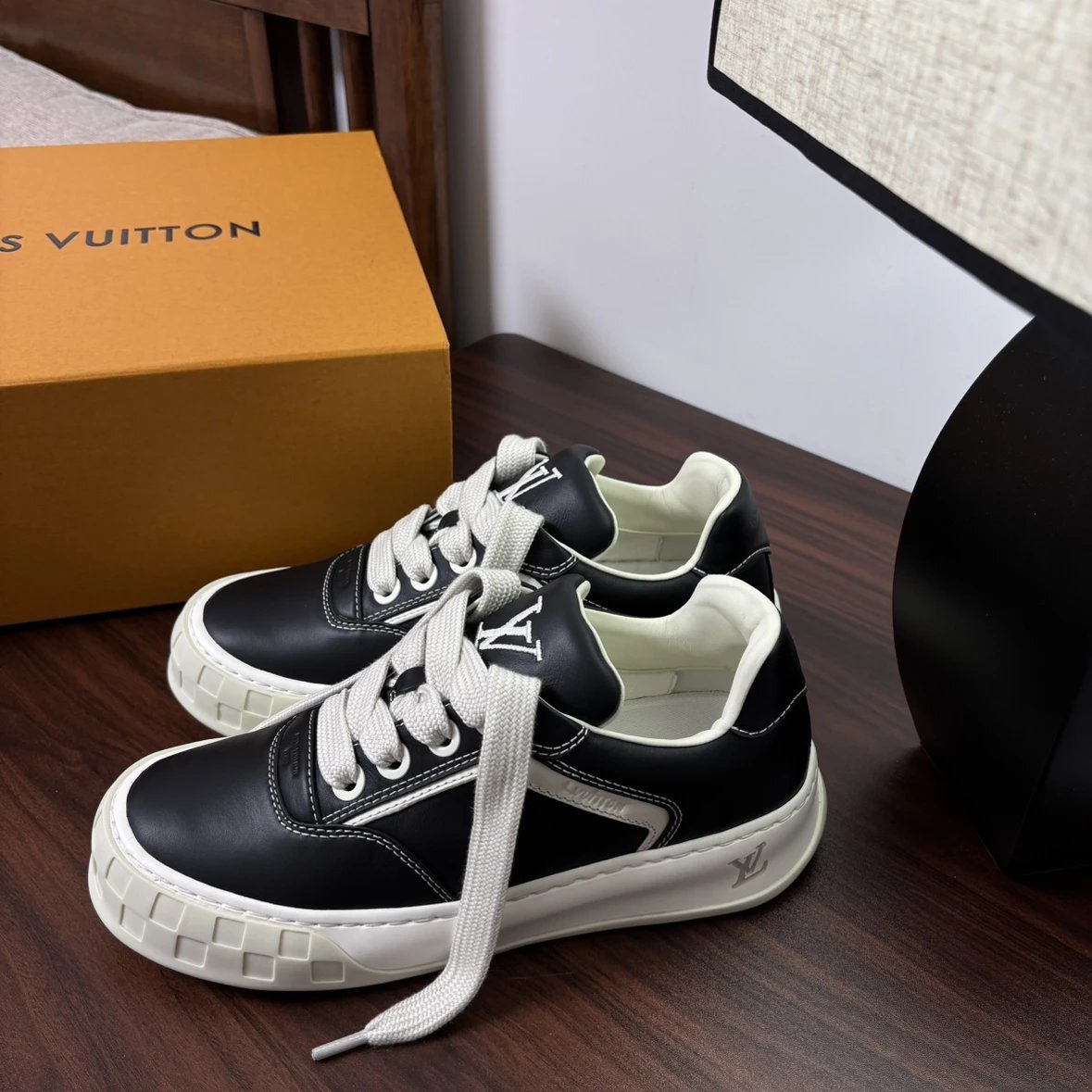 1V Tilted Calfskin Slanted Series Casual Sneakers Cookie Shoes Black White Panda Colorway Black Style No: 1AJWDH