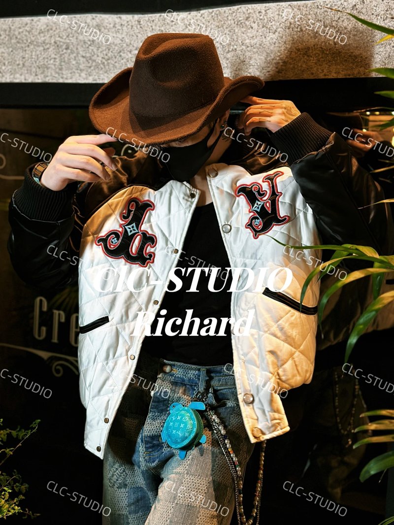 V Pharrell DL.1 Logo
