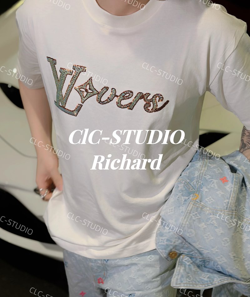 V Pharrell Prefall DL2.0 Logo T