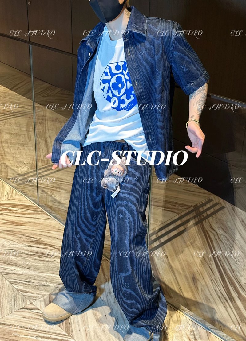 V Pharrell Logo