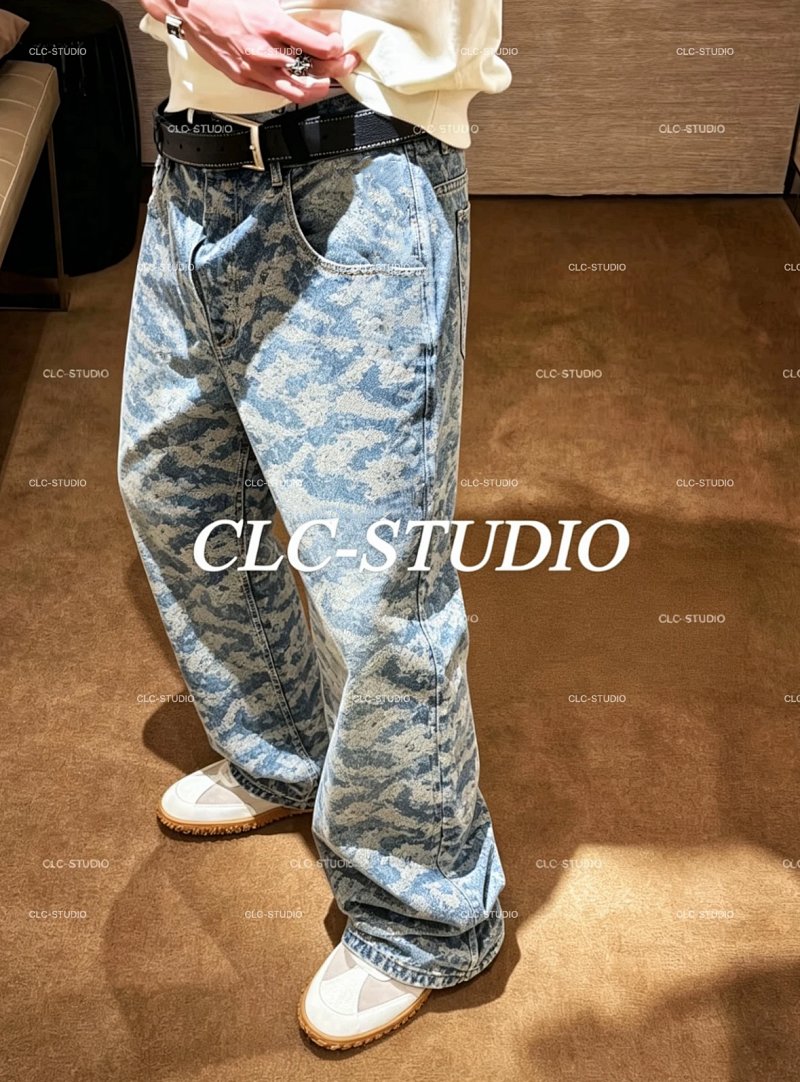 V Pharrell Monogram