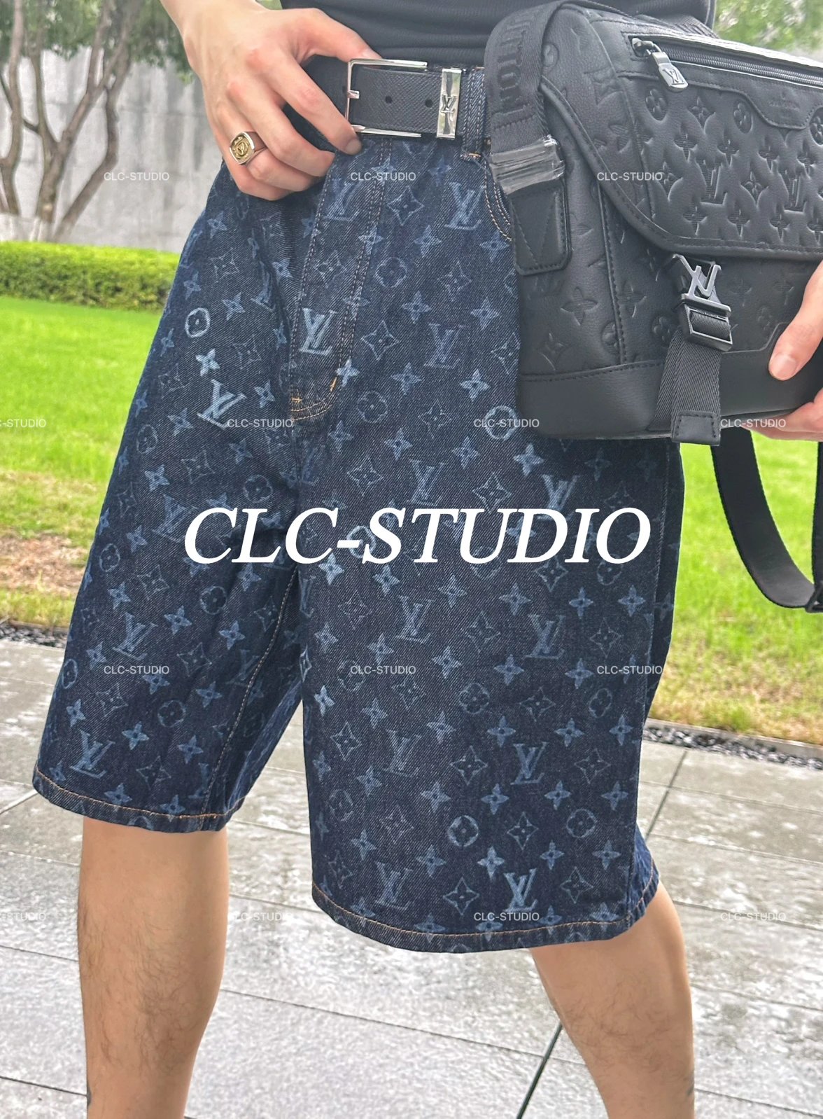 Louis Vuitton V Pharrell Monogram