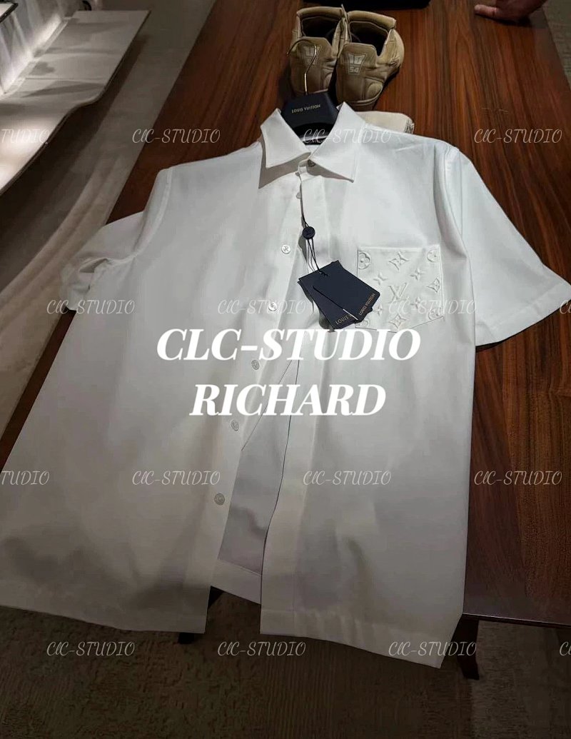 V Pharrell Dpoche Monogram T