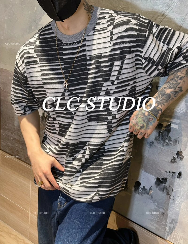 Louis Vuitton V Pharrell Tee