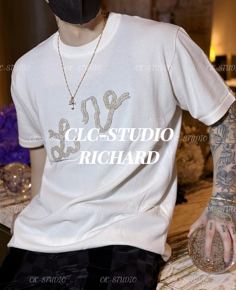 V Pharrell Logo T