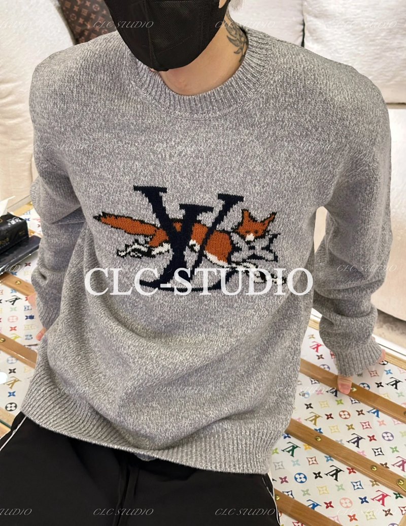 V Pharrell Logo