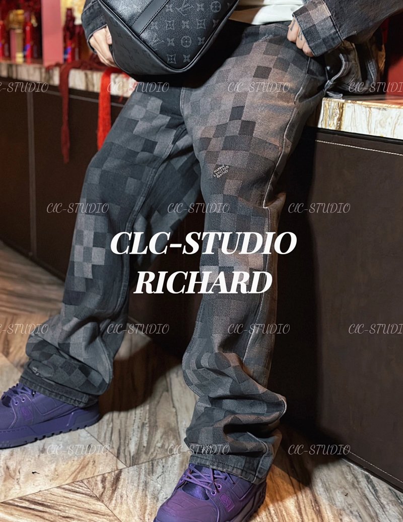V Pharrell Damier