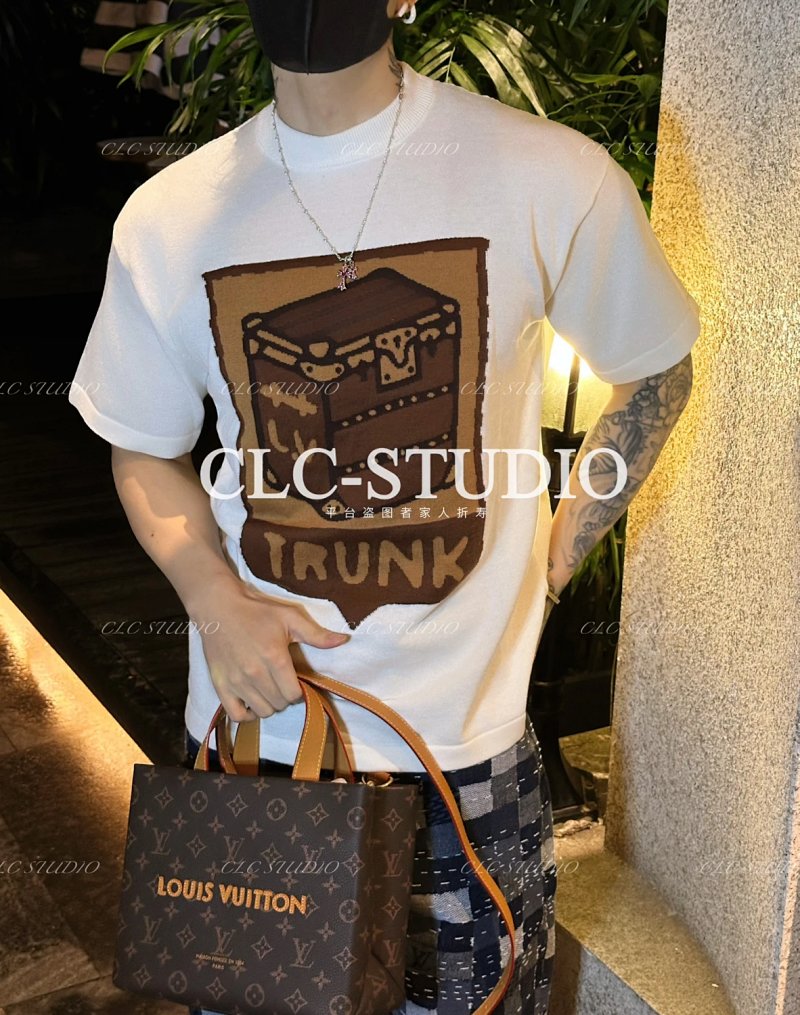 V Pharrell Trunk T