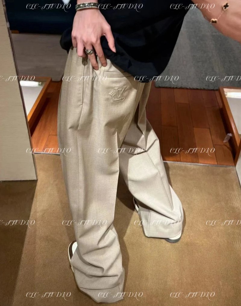 V Pharrell Logo Elastique