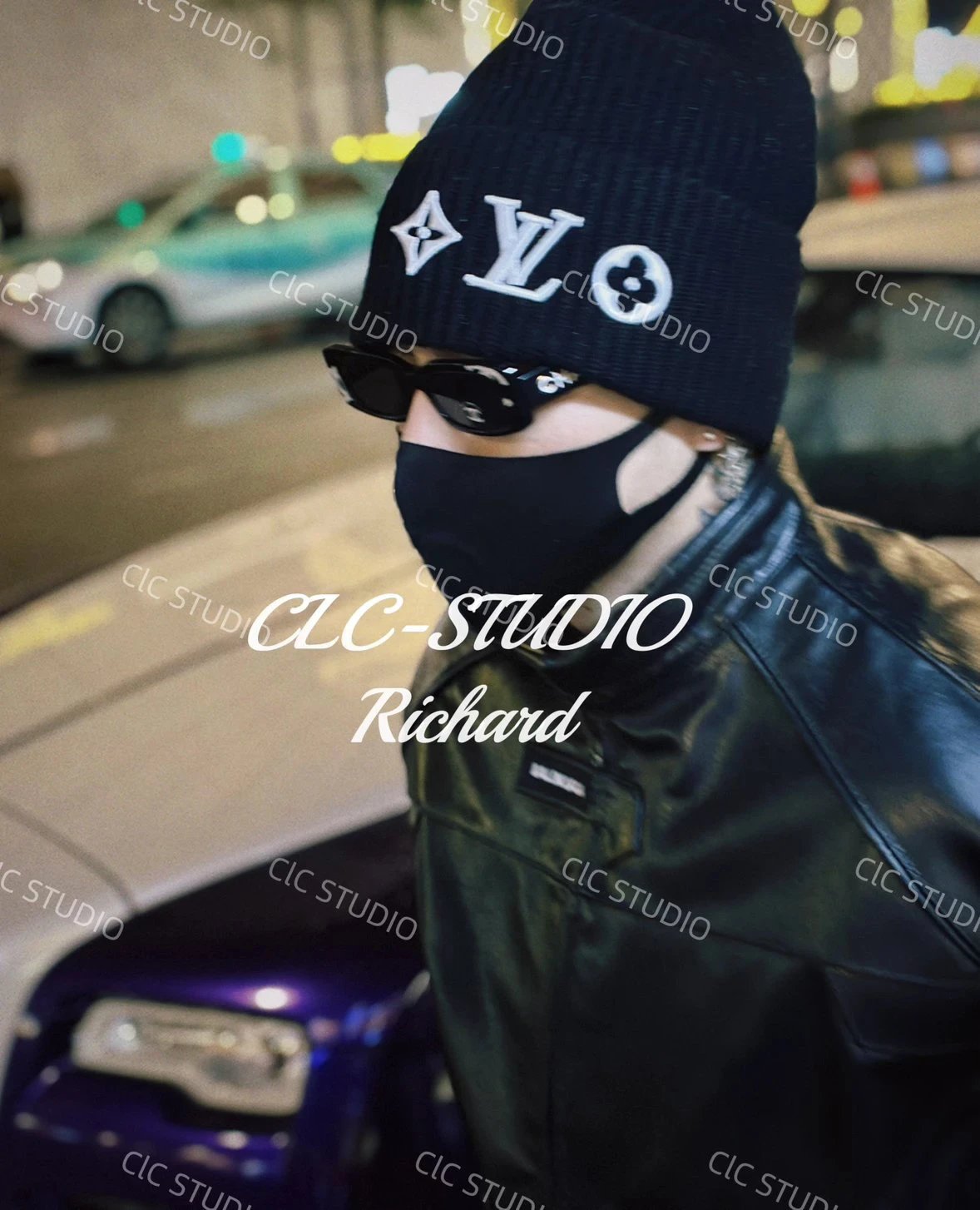 Louis Vuitton V Only Mini Comfy Logo