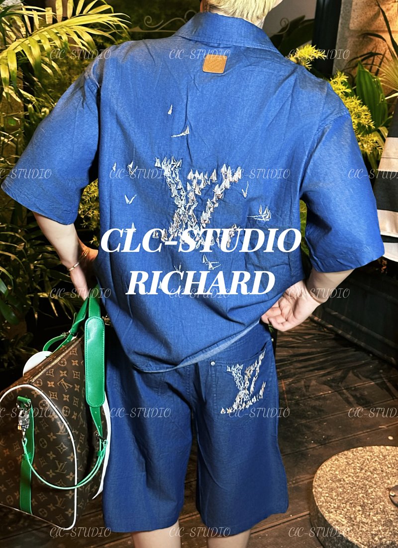 V Pharrell Chambray Logo