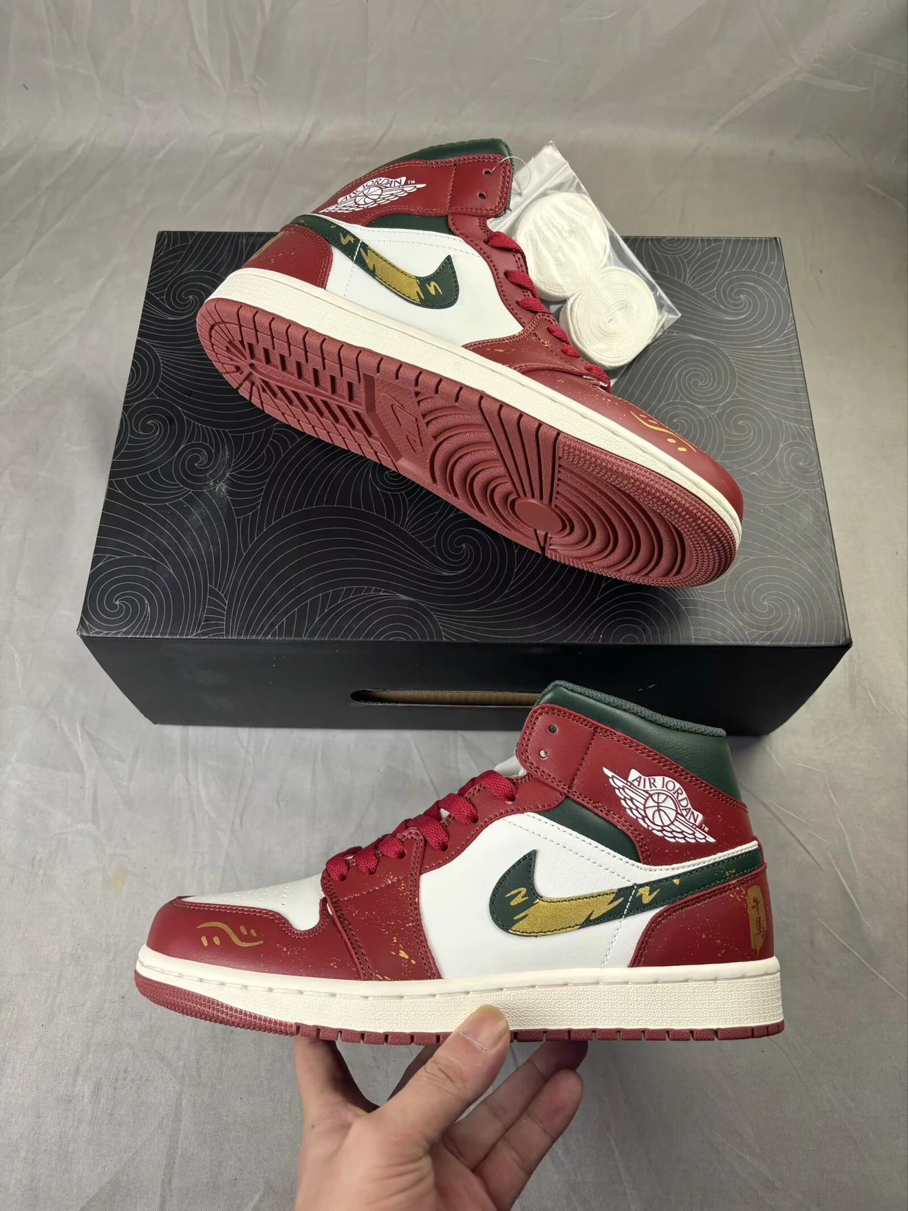 MT出品 Air Jordan 1 Mid “Redstone”“Hemp Sail 红白绿配色复古撞色 马年限定 货号：DQ8426 105