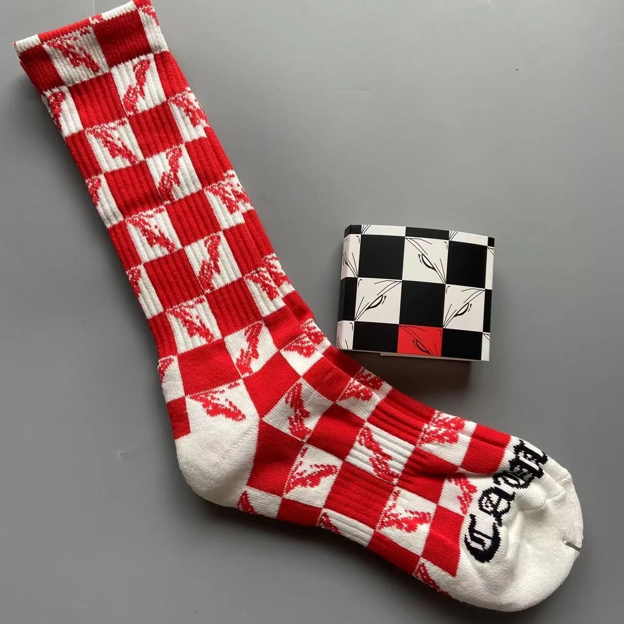 Grid red and white