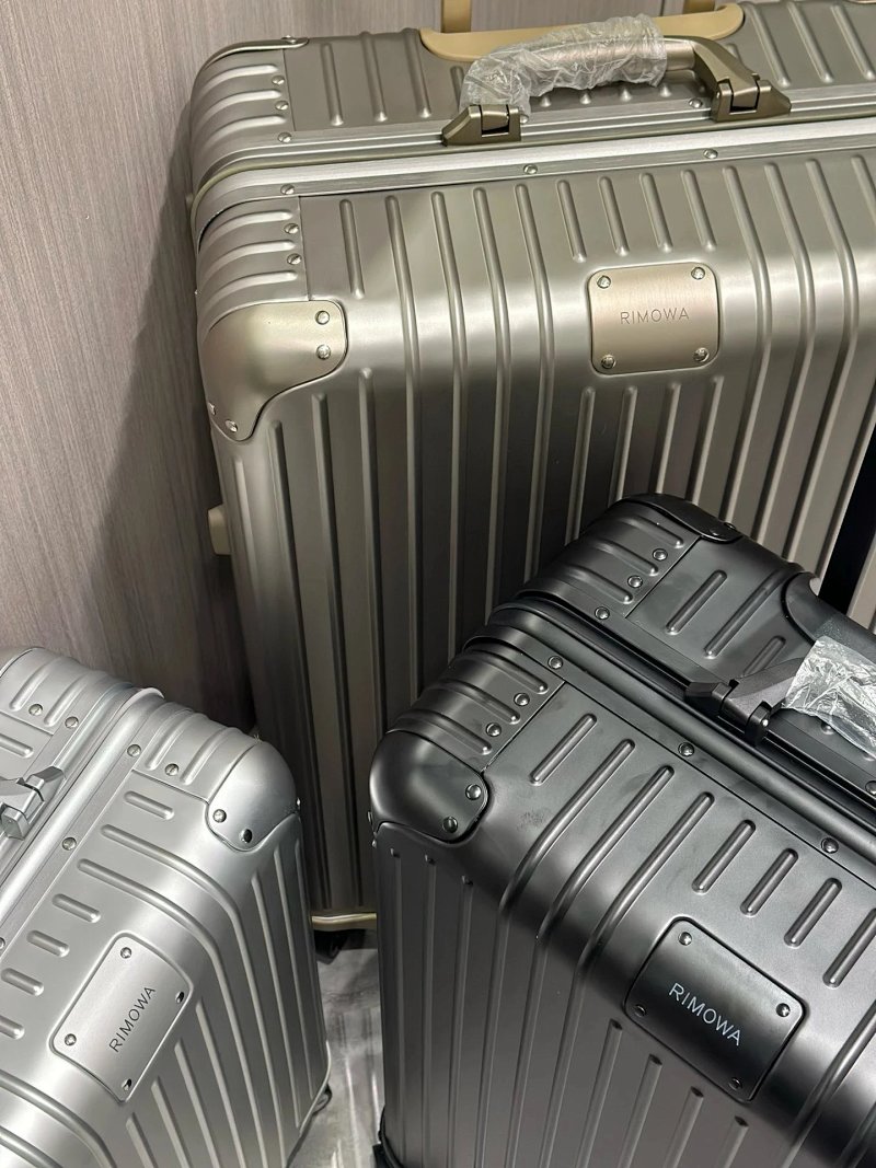 R Wa Essential 26 Pc 21 30 Trunk 31 33