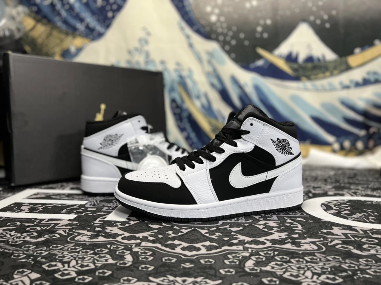 Air Jordan 1 Mid Black White Panda