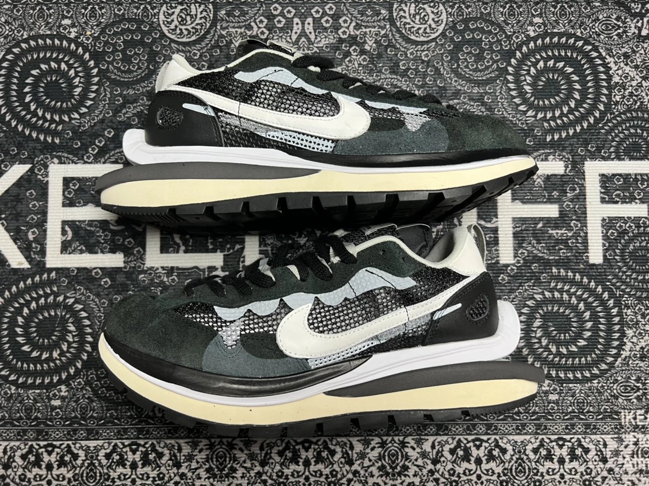 Pure Original Channel Version Sacai3.0 Black and White Casual Running Shoes