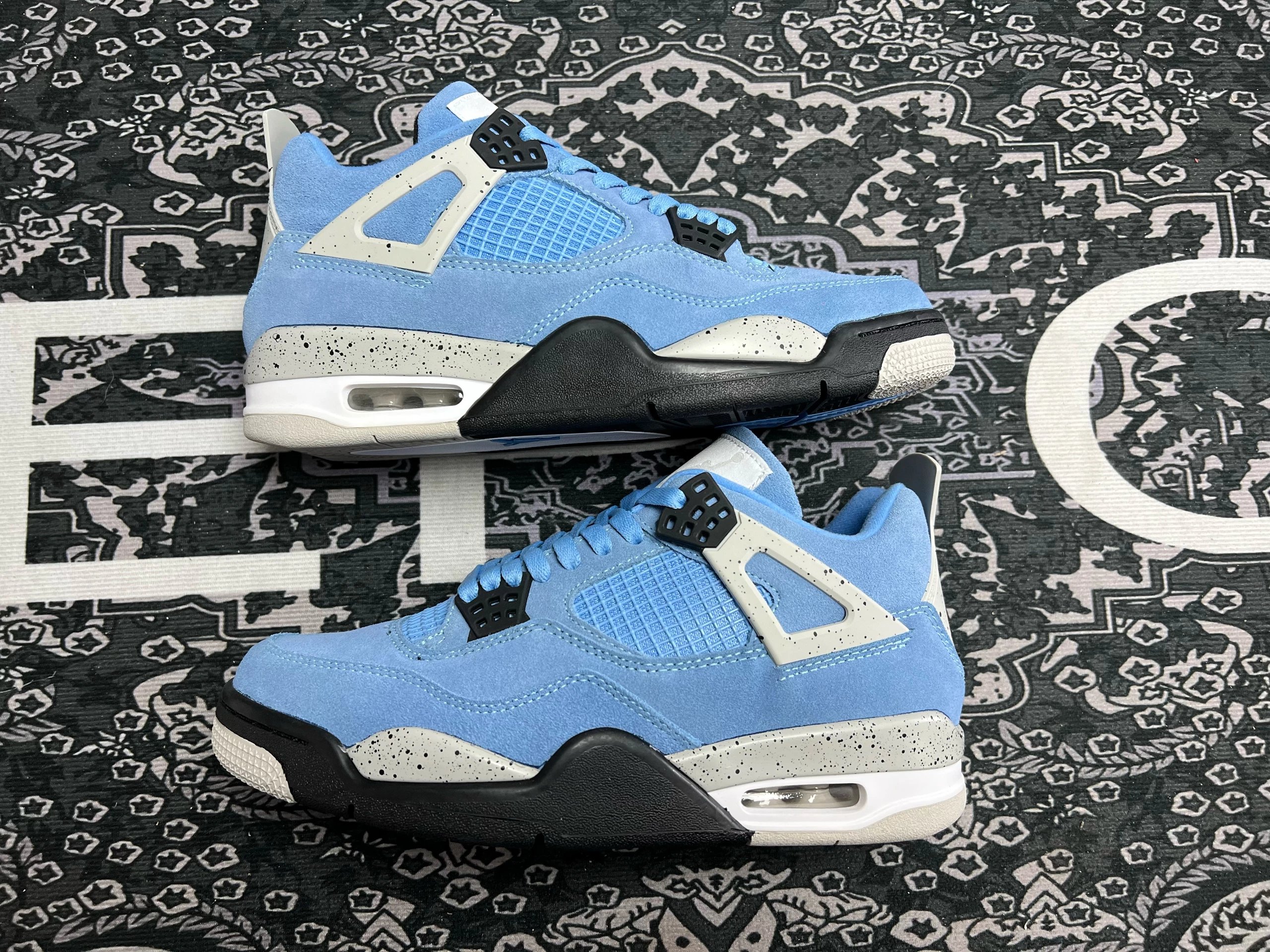 Air Jordan 4 University Blue