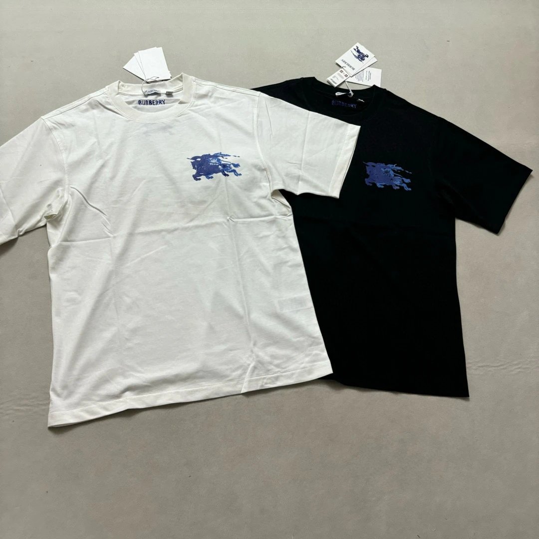 Spray painted knight round neck short sleeved shirt