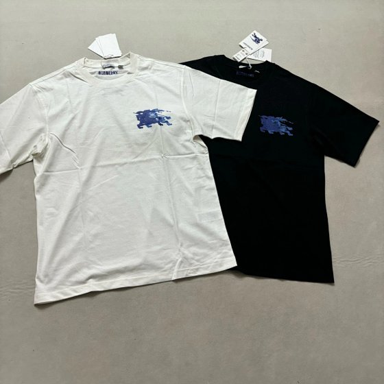 Spray painted knight round neck short sleeved shirt