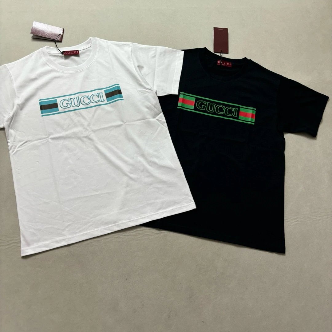 Three dimensional letter printed round neck short sleeved shirt
