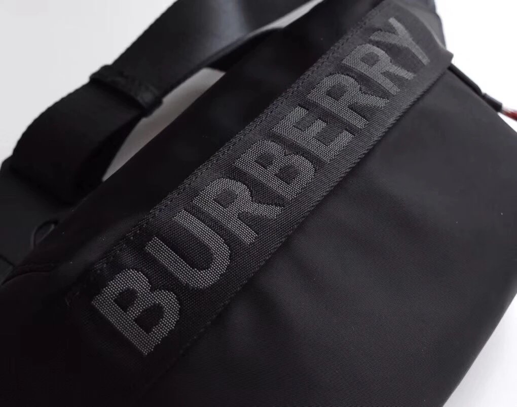 BURBERRY巴宝莉男包时尚休闲帆布胸包挎包Bur轻便字母包B家格纹单肩包博柏利腰包 80101441 8