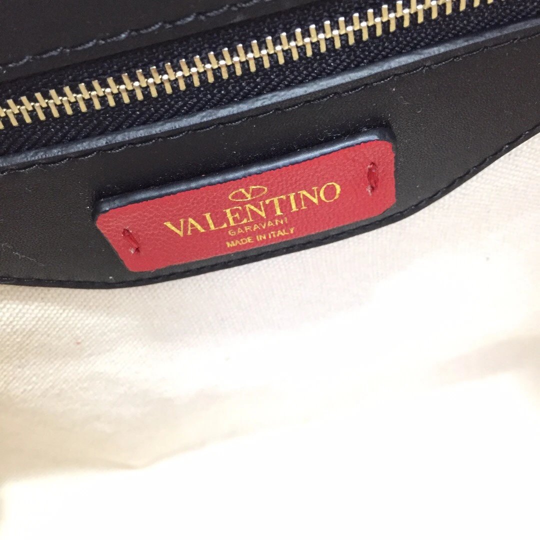 Valentino华伦天奴帆布购物袋女铆钉大容量购物袋手提单肩包托特包女简约字母VLTN包 8