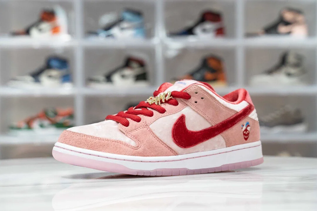 H12纯原Strangelove x Nike SB Dunk Low Pro QS 情人节限定特殊鞋盒