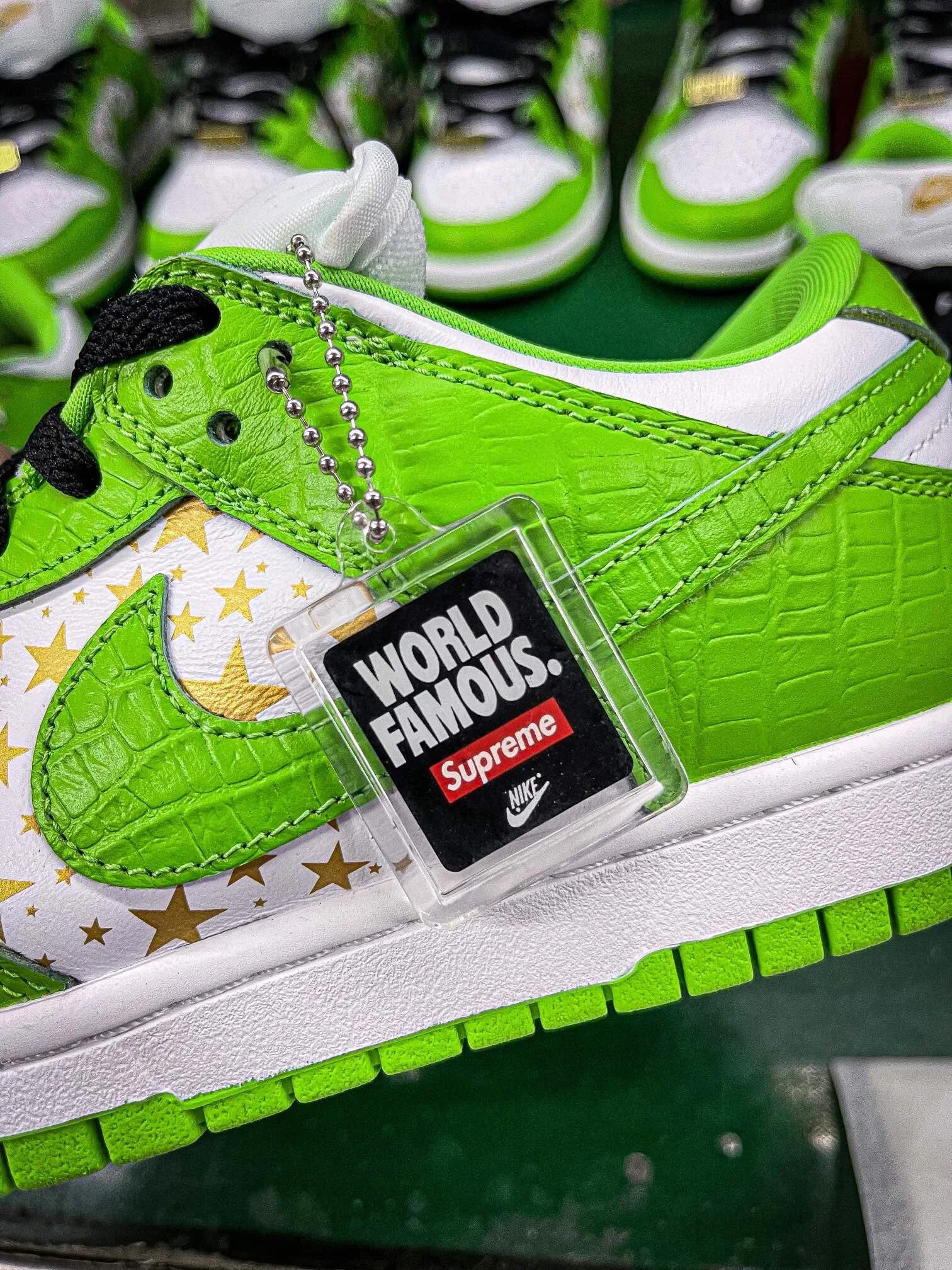 H12纯原Supreme x Nike SB Dunk Low Mean Green 白金绿星星 H12纯原Supreme x Nike SB Dunk Low Mean Green 白金绿星星