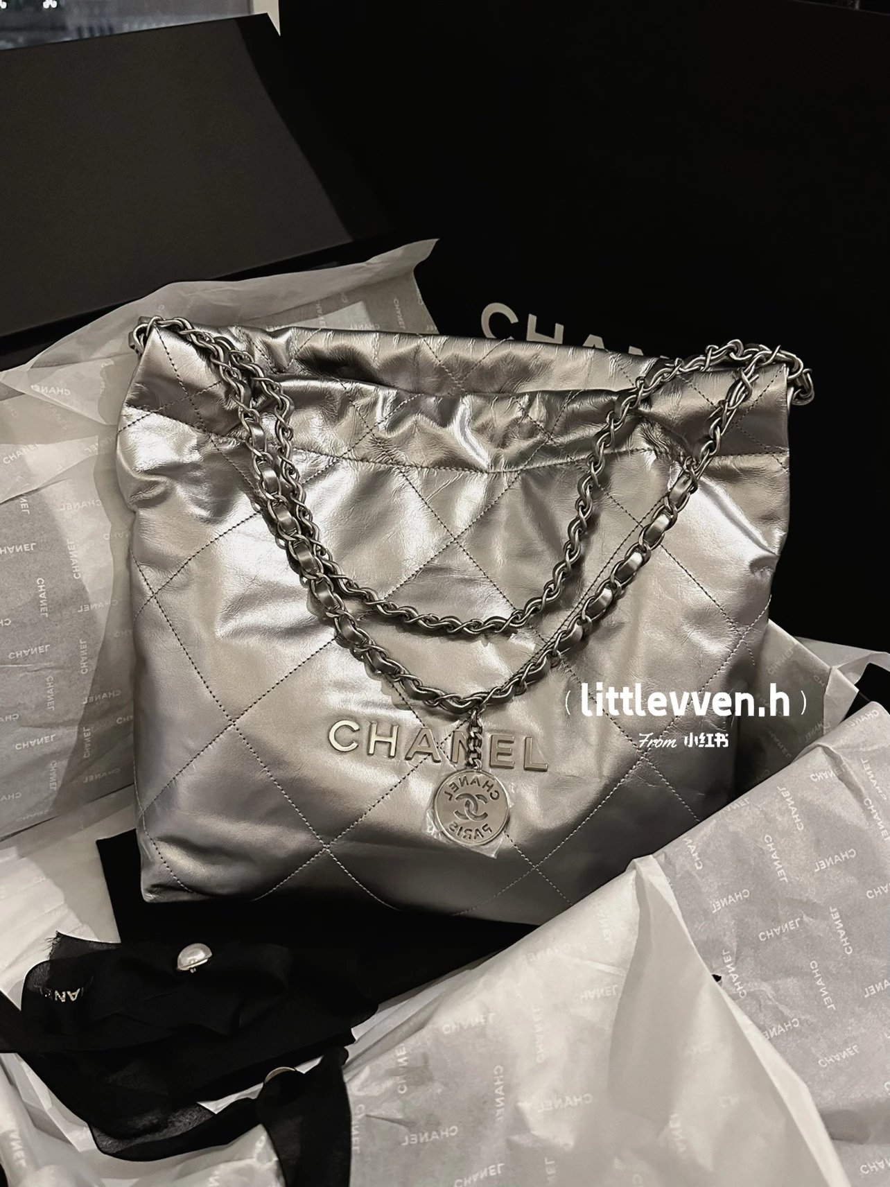 Chanel 22bag银色垃圾袋