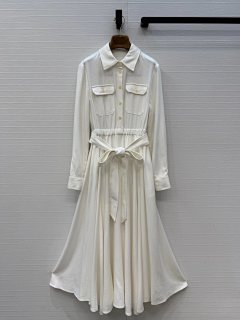 I strongly recommend L * p's new product, which has a South French style and atmosphere. Wear it in a linen dress! Shirt style lapel+classic lace up waist cinching silhouette, elegant and intellectual upper body, versatile and not picky, full of simplicity and luxury