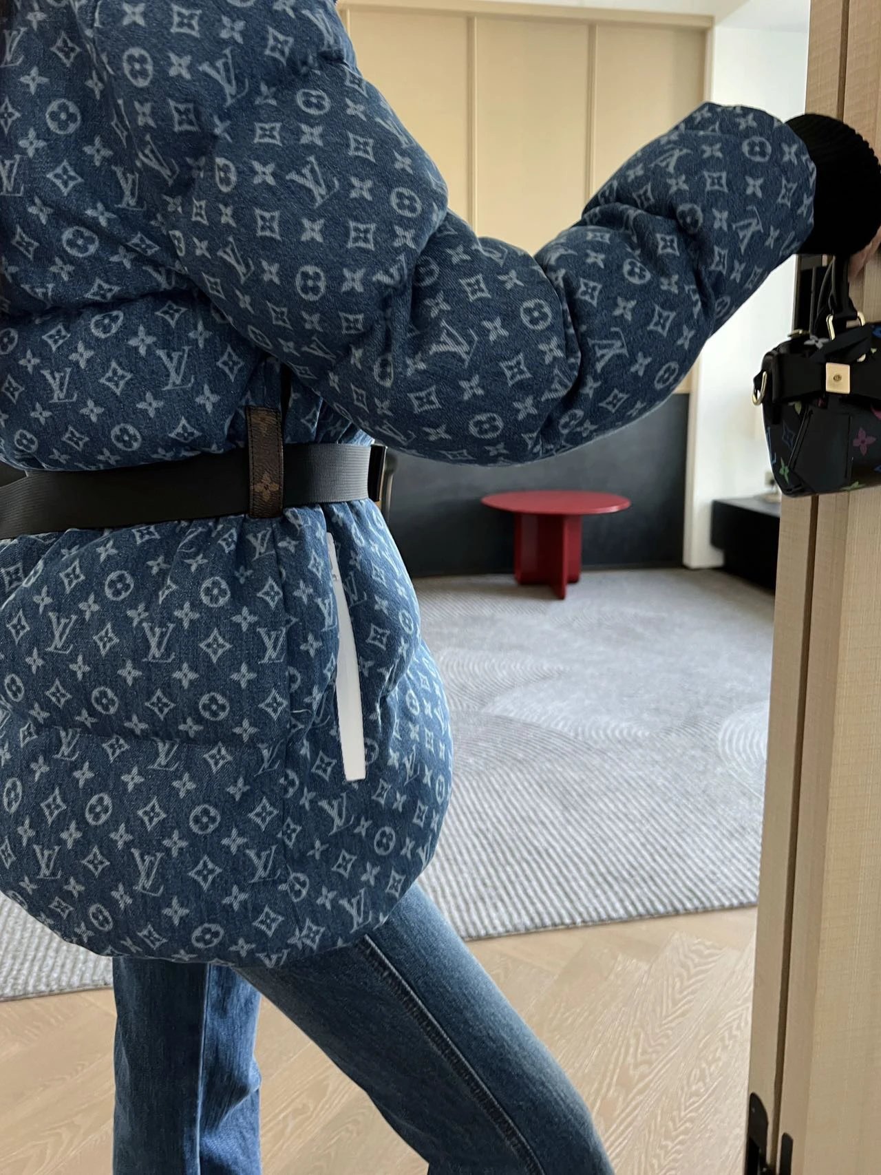 New Ski Collection Denim Monogram Stand Collar Down Jacket! Custom washed denim fabric, soft and delicate with amazing texture! Imported 90% white duck down puffer jacket, sporty girly style with ribbed splicing and fold-over collar, cinched waist silhouette, classic, trendy and sophisticated! Versatile for everyone, incredibly slimming when worn! Highly recommended casual and elegant essential
