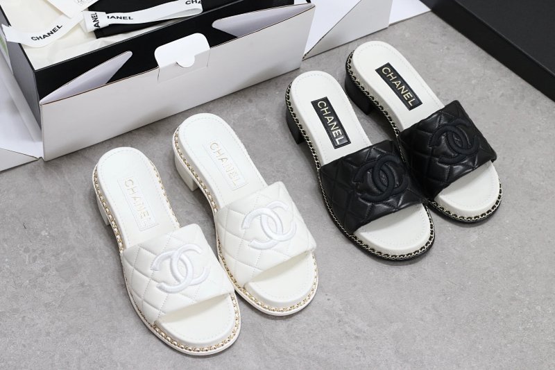 Chanel slides