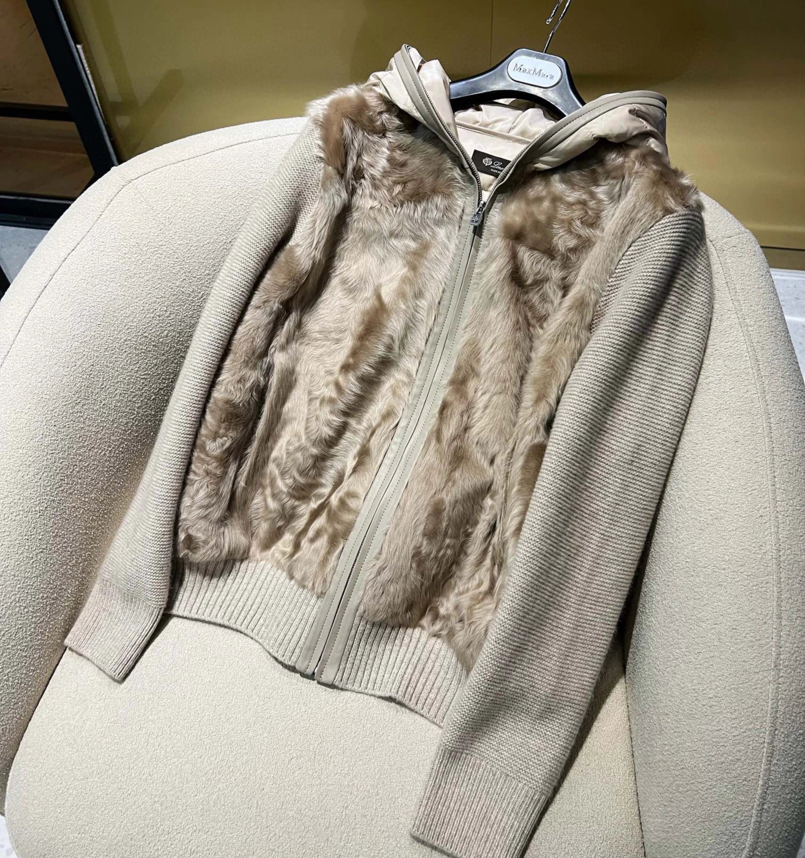 P Golden Lamb Hooded Cashmere Knit Down Jacket Fur Coat for Women! The ultimate in warmth, lightweight comfort, and high-end style