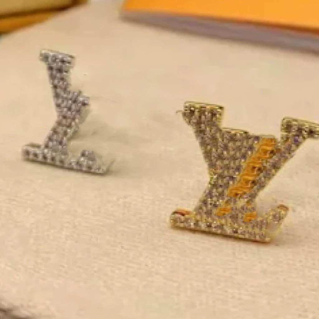 Full diamond logo earrings, Instagram, same style, recommended on Xiaohongshu, popular among internet celebrities