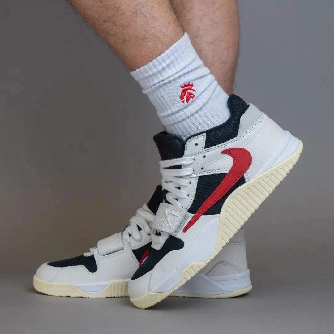 Air Jordan Travis Scott x Nike Air Jordan 1 Low OG 'Cactus Jack' Sneakers - 13