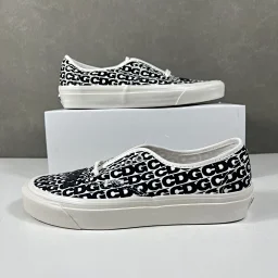 thumbnail for Van x CDG WhatsApp: +86 13055698157