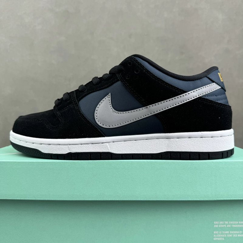 Nike Dunk Low Premium
