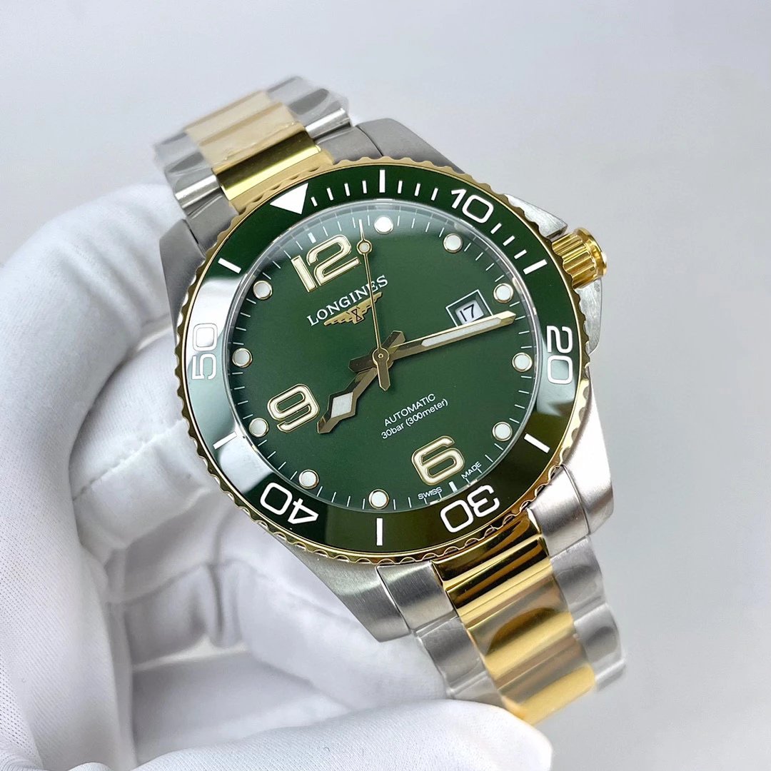 (Triple Code Matching) Trusted Quality ✨✨ Riding the Waves, Water Master. As the best-selling flagship collection, we proudly introduce the new original silicone rubber strap, 41mm, offering a comfortable fit with elegance. Exclusive quality details: butterfly clasp with brushed finish, identical to original.