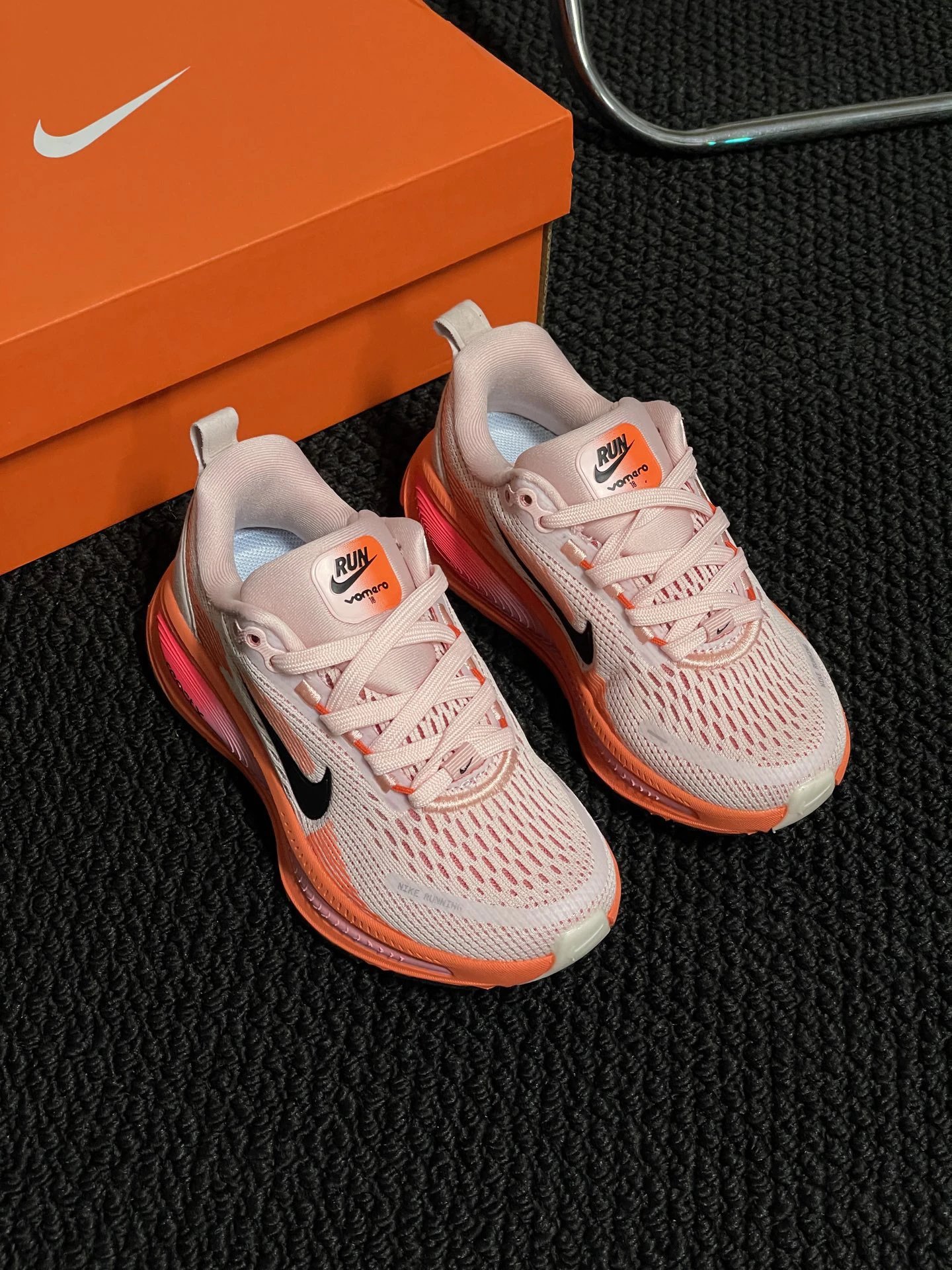 Nike童鞋迈柔Vomero 18儿童亲子缓震运动鞋