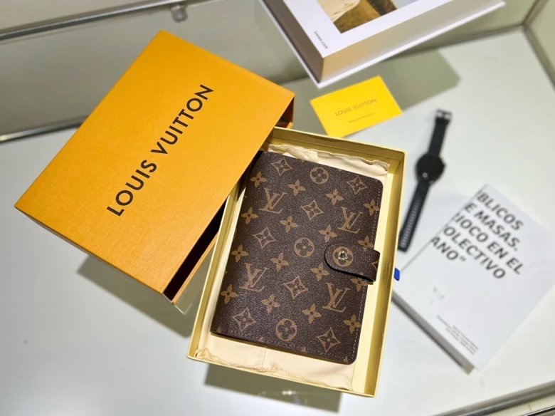 Louis Vuitton Monogram 7 19x 14 Cm