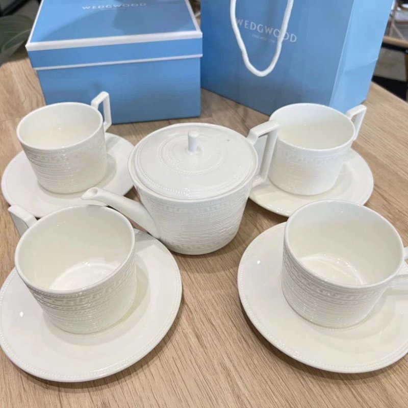 Set from Celebrity