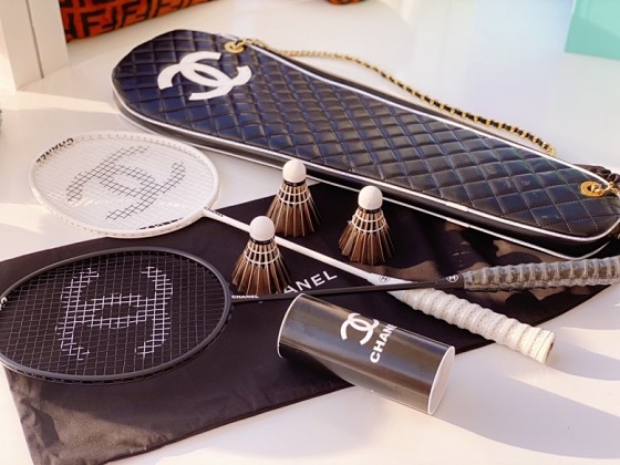 CHANEL&Chanel badminton racket 🏸 Exclusive source of goods! High end customization! The material is made of high-quality carbon fiber! The hardness of the racket is moderate! Super durable feather racket line!